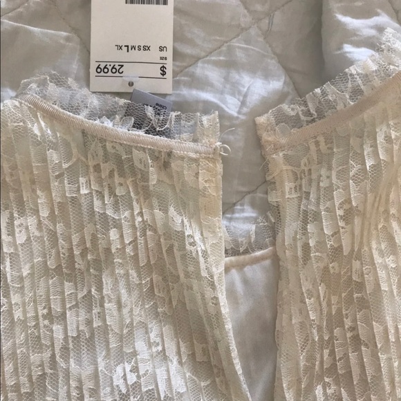 Cream ivory lace top - Picture 2 of 2